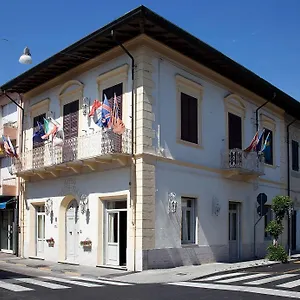 Hotel La Petite Maison, Viareggio